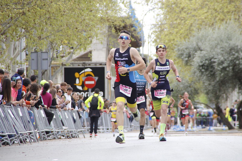 Atletas corriendo en competición